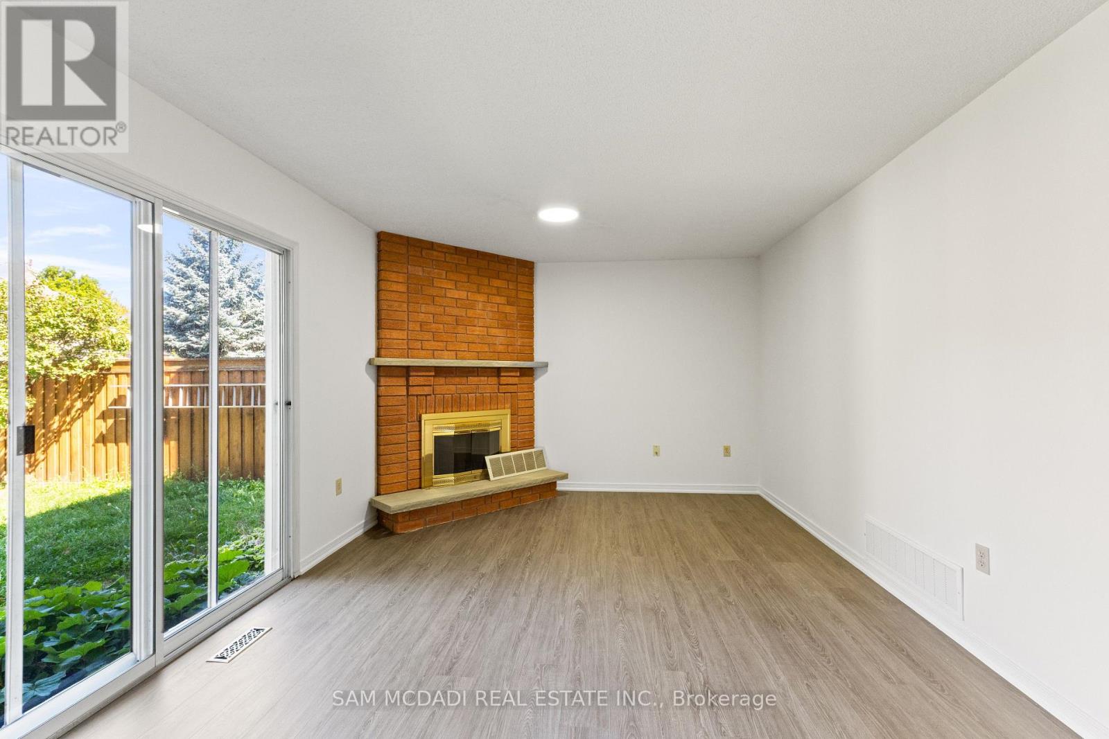 459 Glenashton Drive, Oakville, Ontario  L6H 4W6 - Photo 13 - W12537034