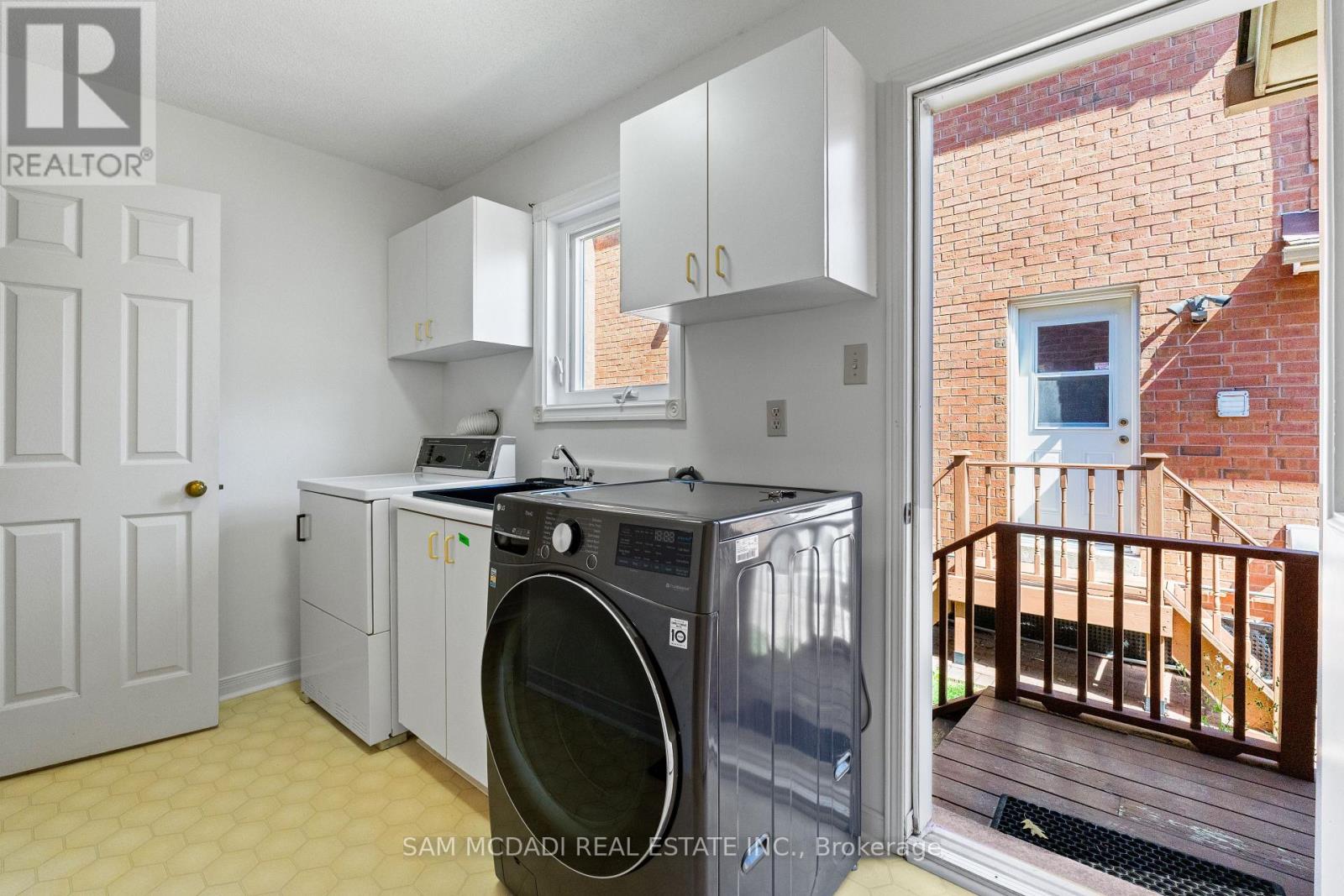 459 Glenashton Drive, Oakville, Ontario  L6H 4W6 - Photo 15 - W12537034