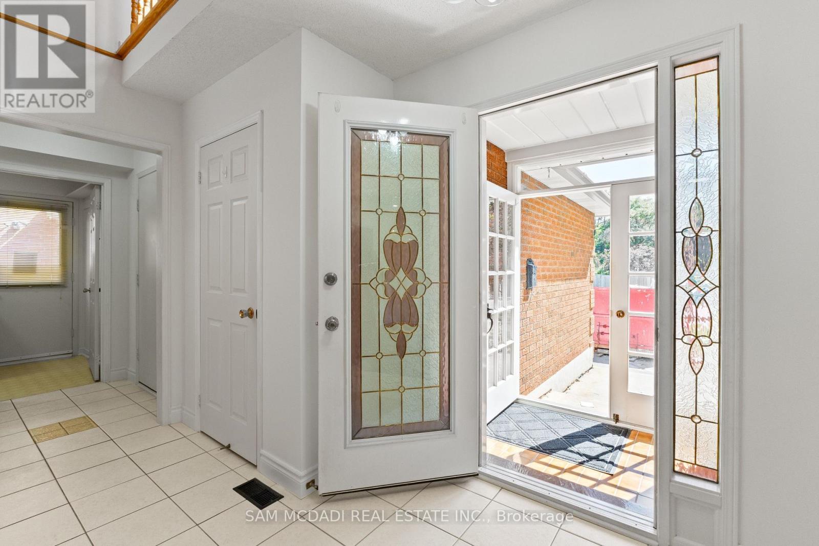 459 Glenashton Drive, Oakville, Ontario  L6H 4W6 - Photo 2 - W12537034