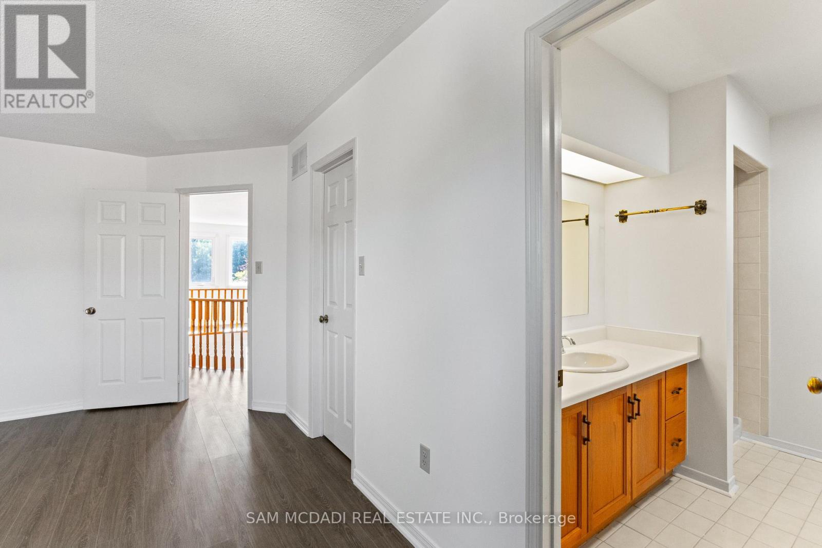 459 Glenashton Drive, Oakville, Ontario  L6H 4W6 - Photo 22 - W12537034