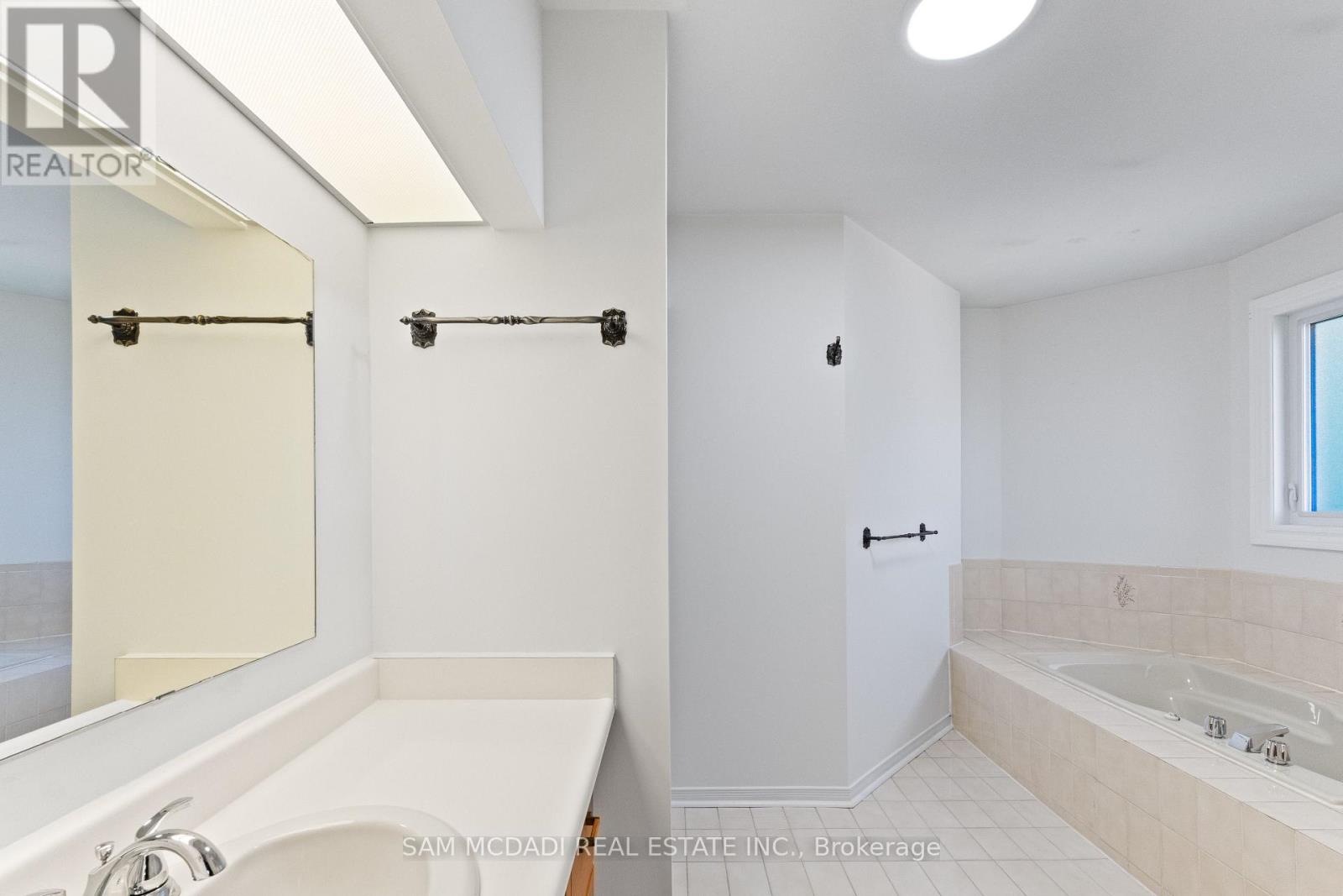 459 Glenashton Drive, Oakville, Ontario  L6H 4W6 - Photo 23 - W12537034