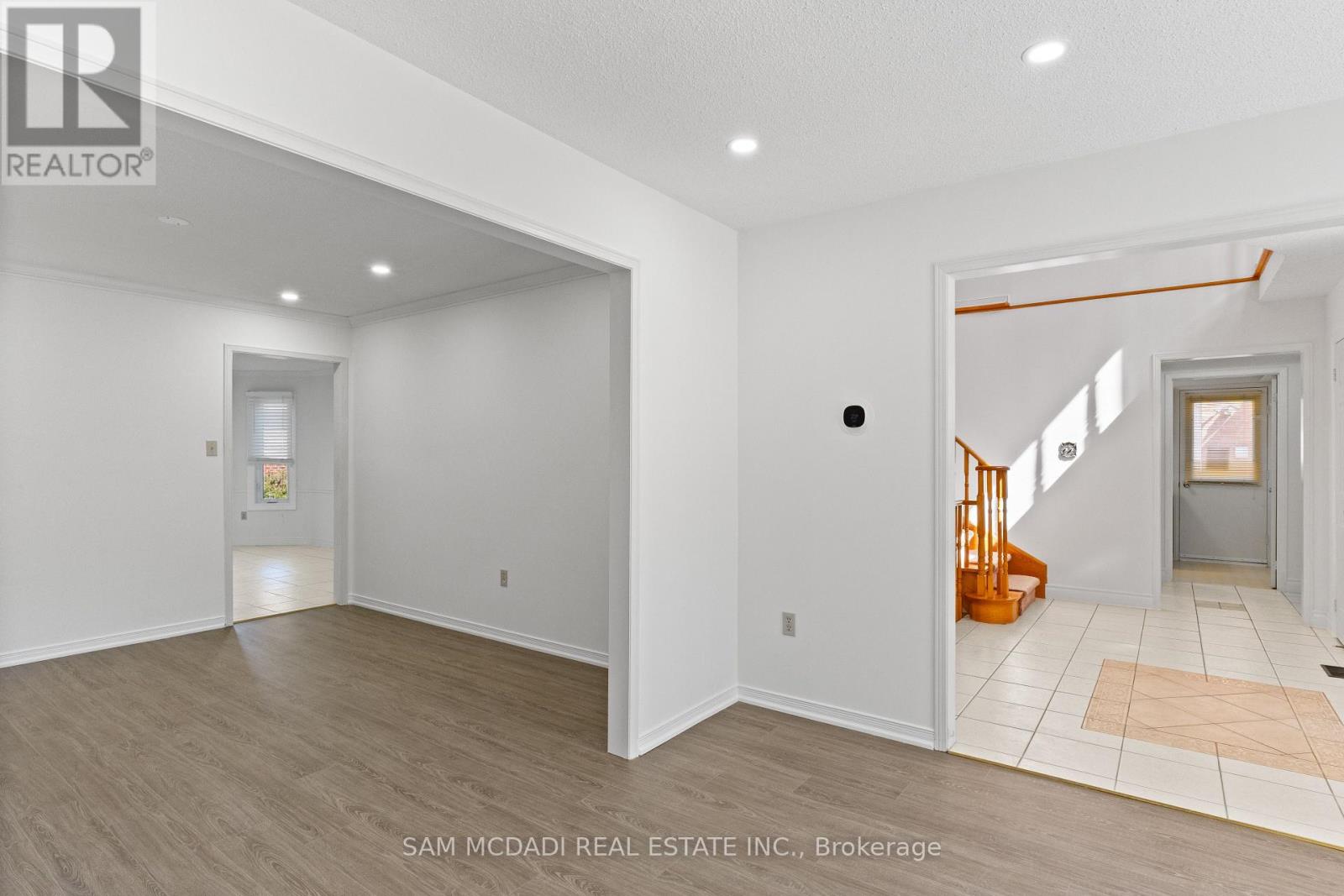 459 Glenashton Drive, Oakville, Ontario  L6H 4W6 - Photo 9 - W12537034