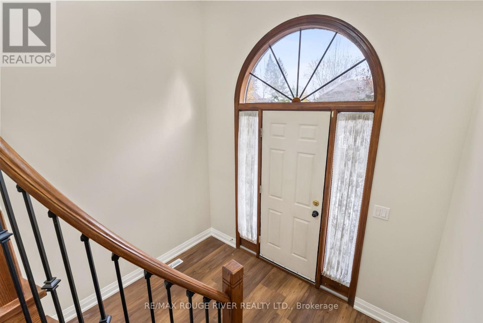 16 Borland Court, Clarington, Ontario  L1C 4T6 - Photo 2 - E12537044