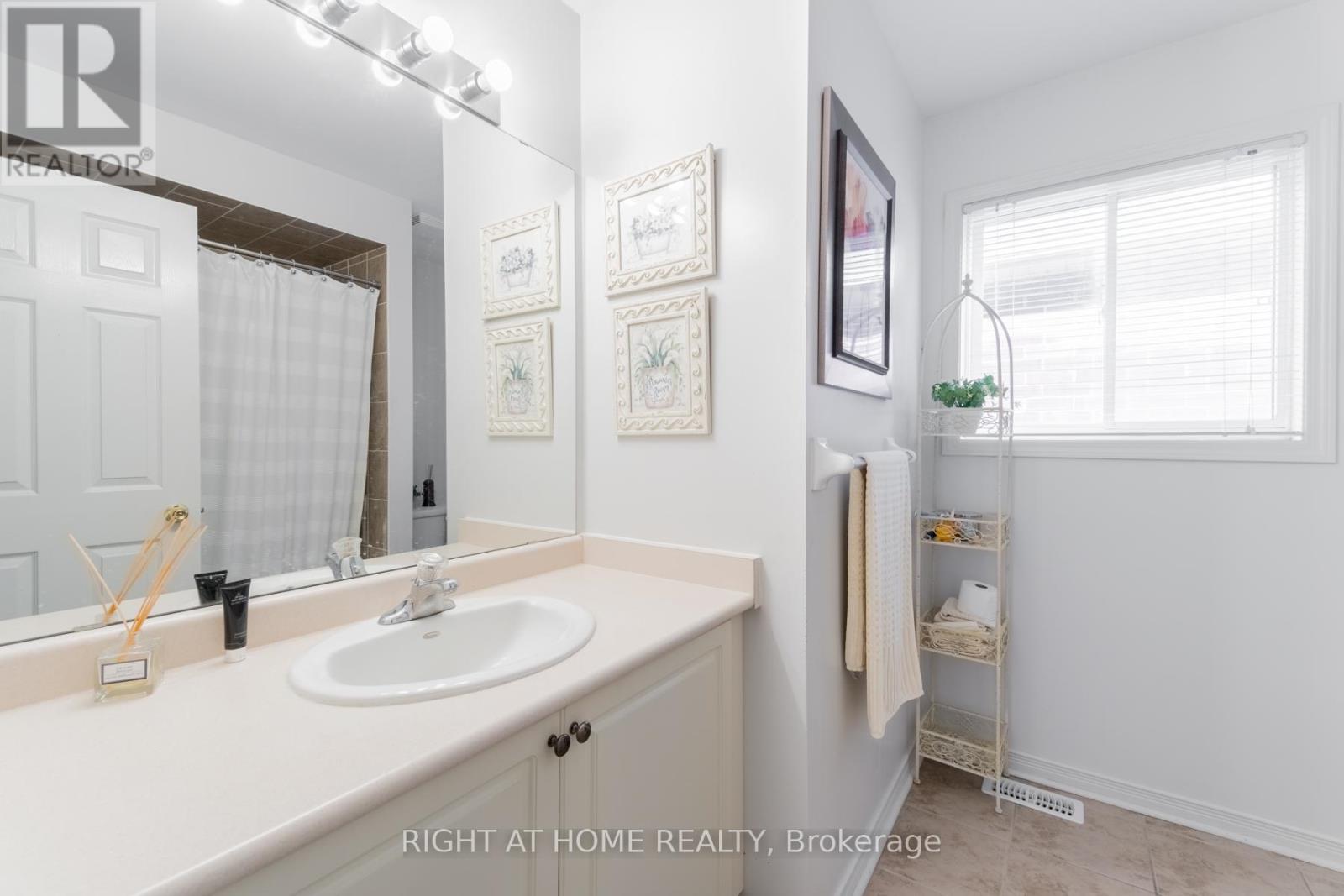 63 Feint Drive, Ajax, Ontario L1T 0E6 - Photo 18 - E12537138