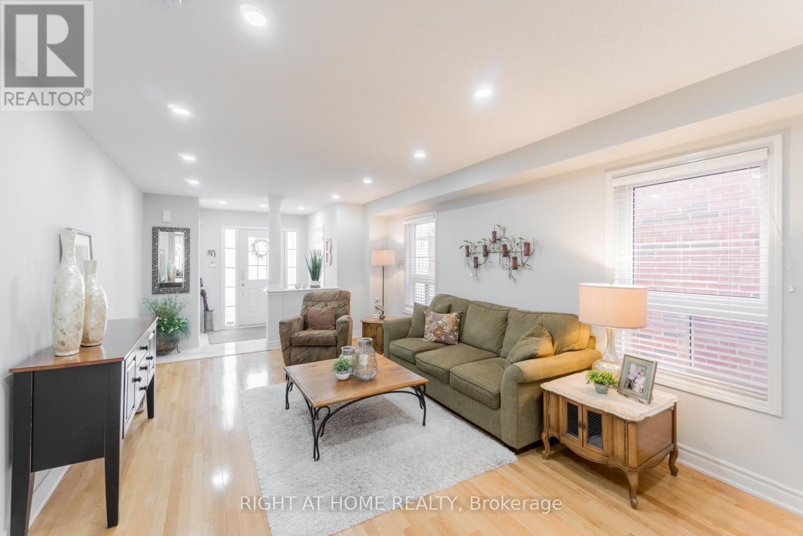 63 Feint Drive, Ajax, Ontario L1T 0E6 - Photo 2 - E12537138