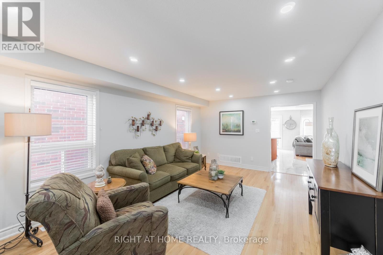 63 Feint Drive, Ajax, Ontario L1T 0E6 - Photo 3 - E12537138