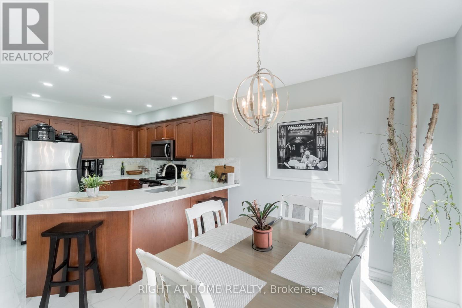 63 Feint Drive, Ajax, Ontario L1T 0E6 - Photo 4 - E12537138