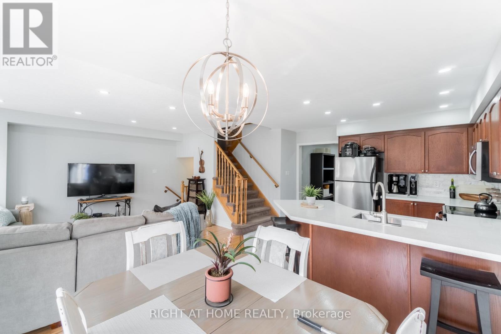 63 Feint Drive, Ajax, Ontario L1T 0E6 - Photo 5 - E12537138