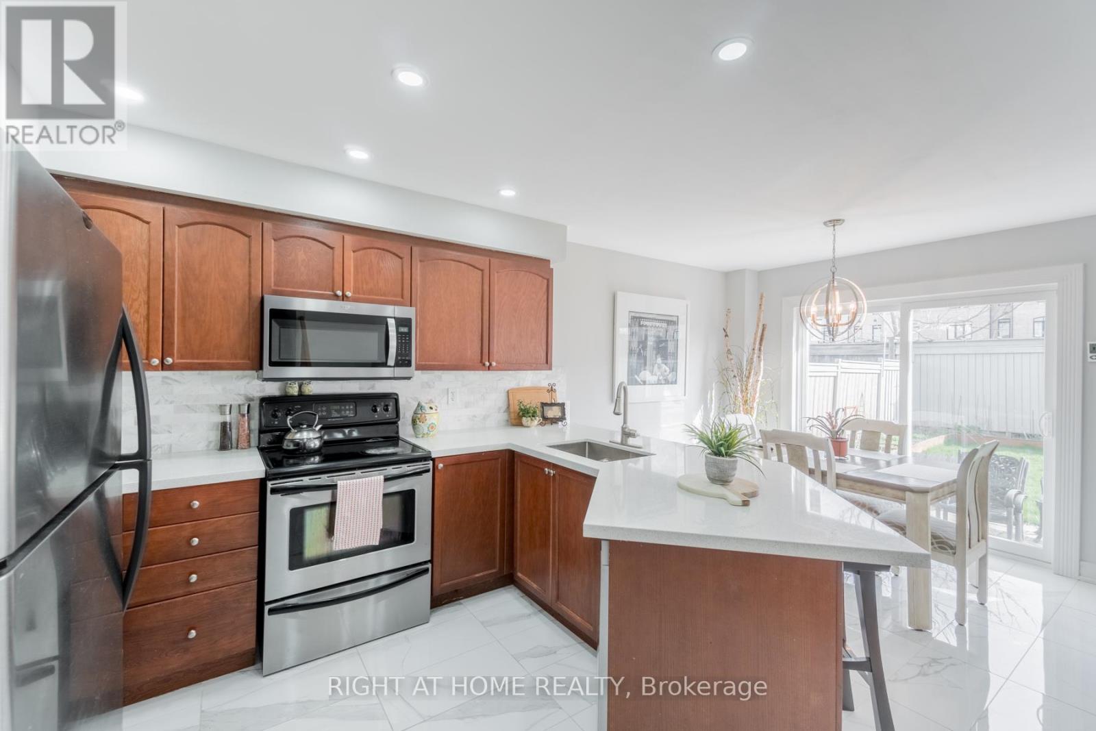 63 Feint Drive, Ajax, Ontario L1T 0E6 - Photo 7 - E12537138