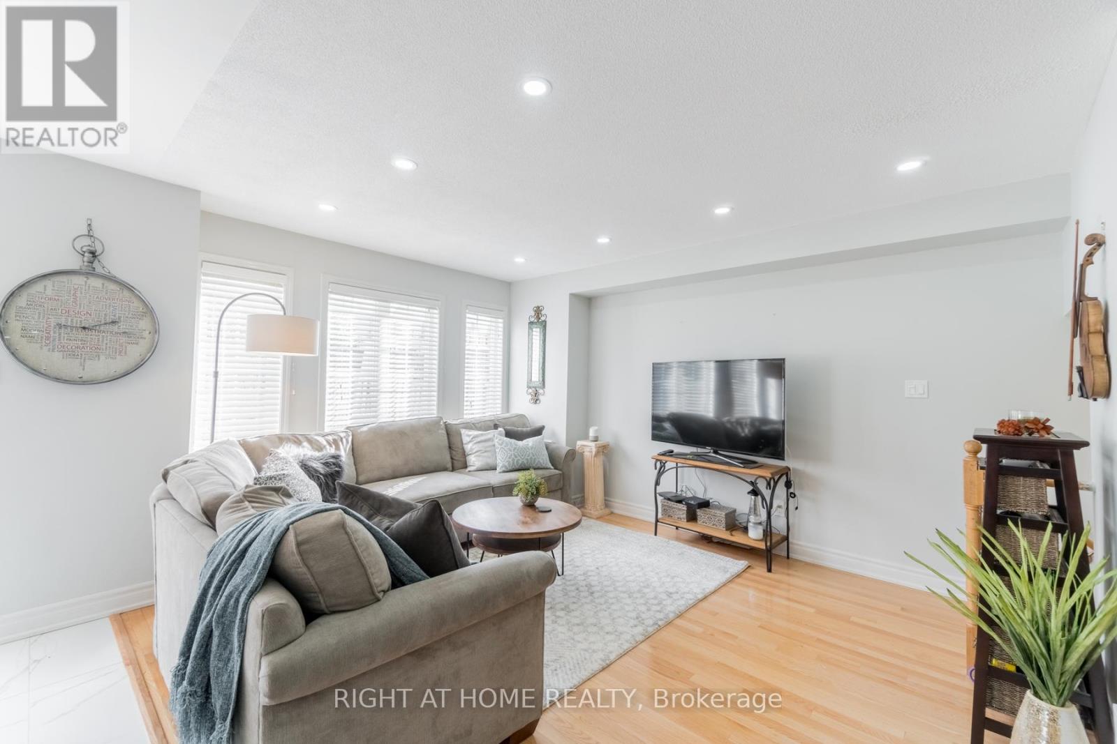 63 Feint Drive, Ajax, Ontario L1T 0E6 - Photo 8 - E12537138