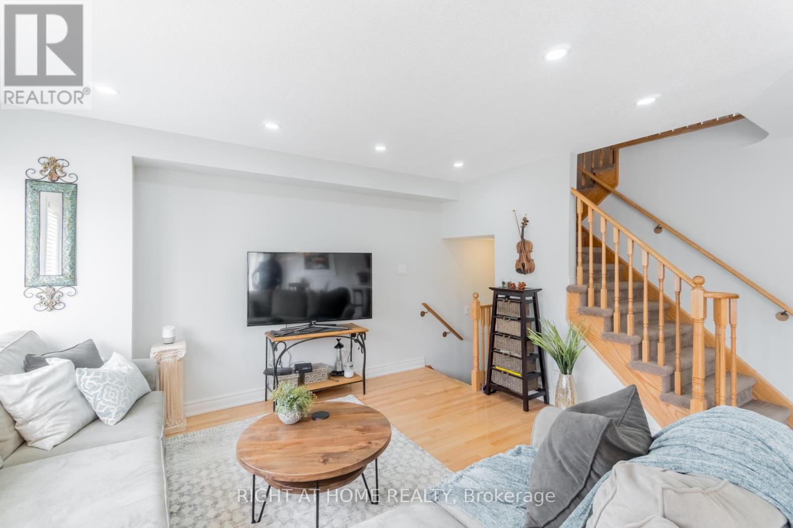 63 Feint Drive, Ajax, Ontario L1T 0E6 - Photo 9 - E12537138