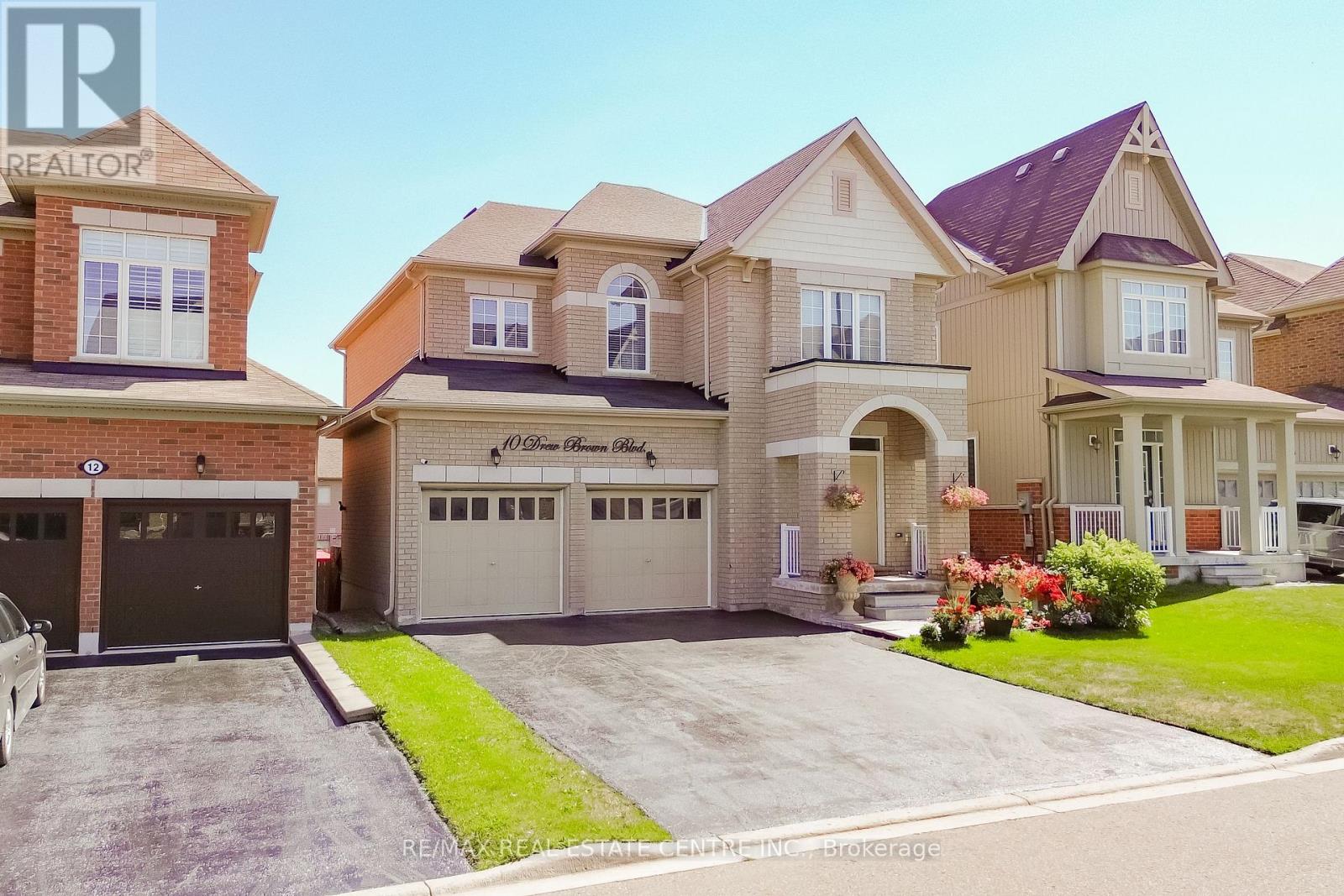 10 DREW BROWN BOULEVARD, Orangeville, Ontario