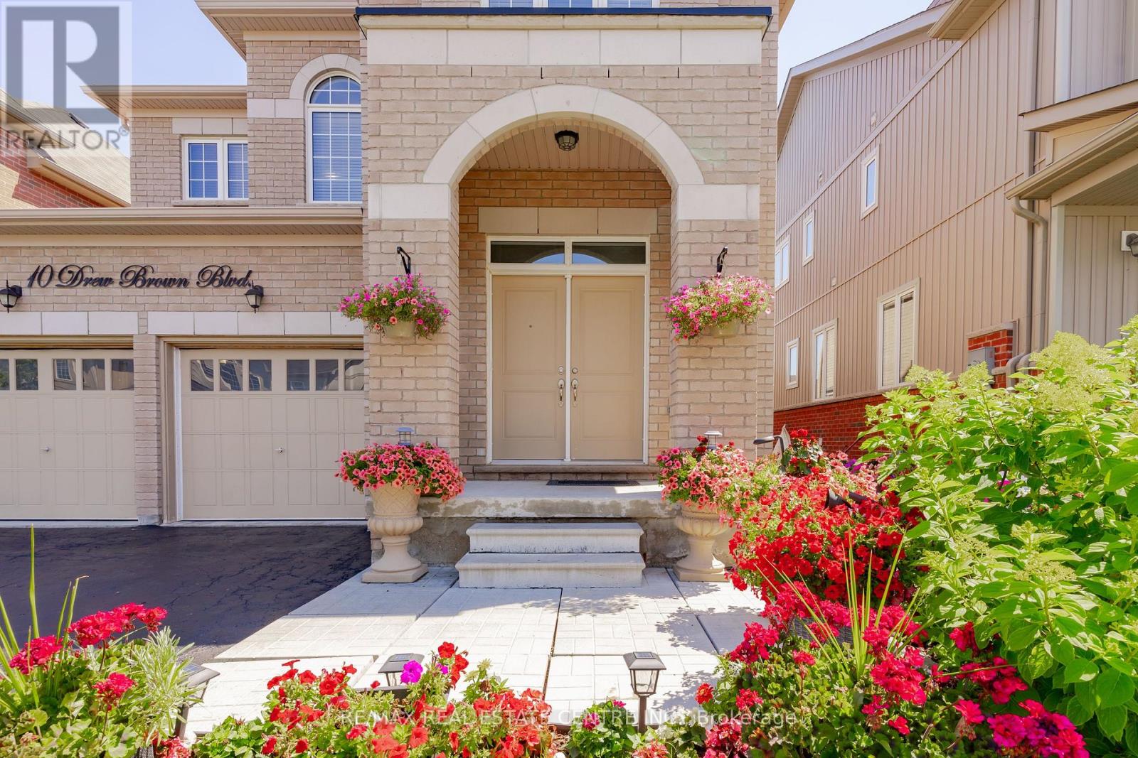 10 Drew Brown Boulevard, Orangeville, Ontario  L9W 6Z6 - Photo 2 - W12405016
