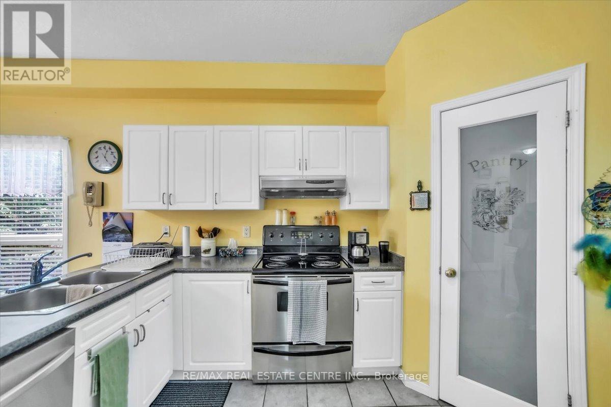 35 Cameron Court, Orangeville, Ontario  L9W 5G8 - Photo 5 - W12307766