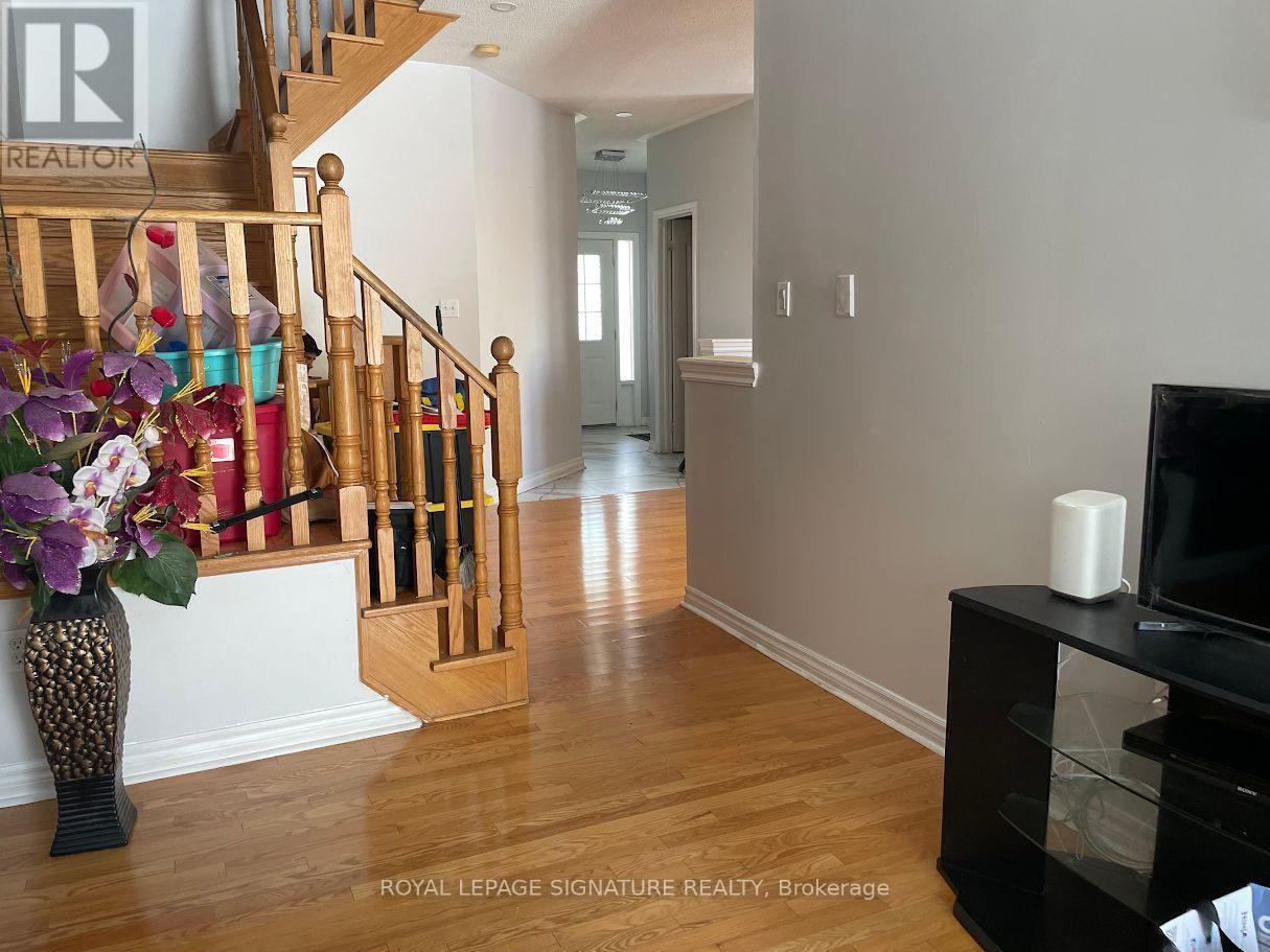 26 Mario Street, Brampton, Ontario  L6P 1N1 - Photo 4 - W12534212