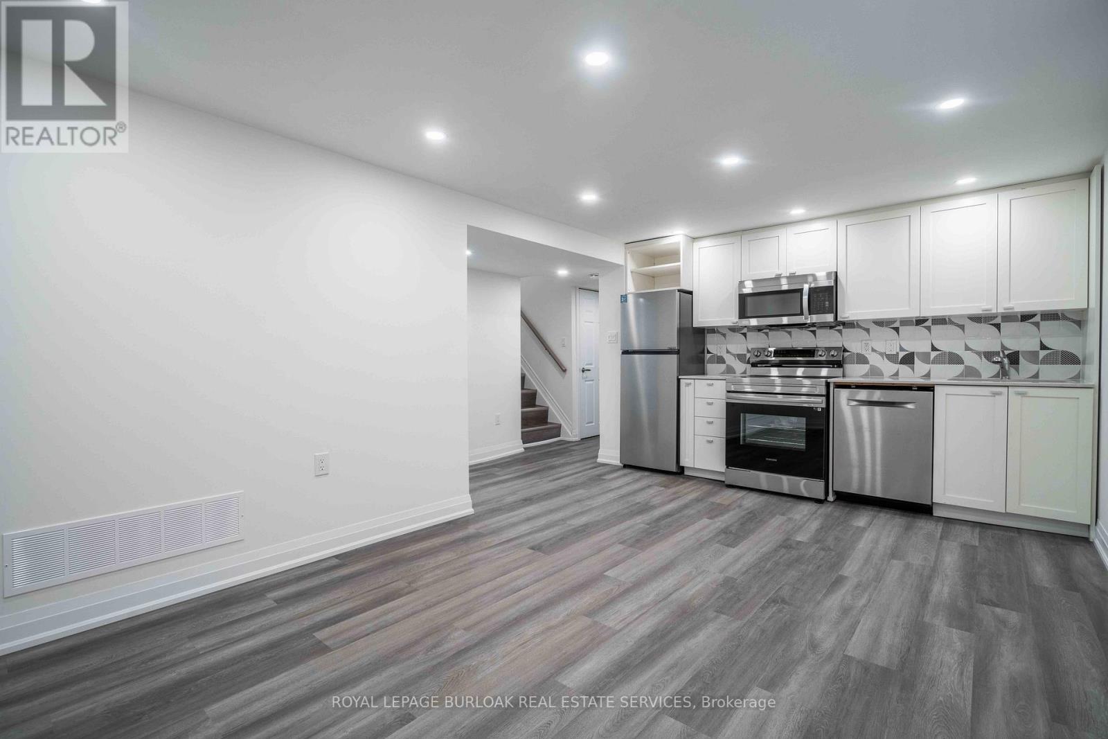 Lower - 356 East 17th Street, Hamilton, Ontario L7R 0G6 - Photo 5 - X12312495