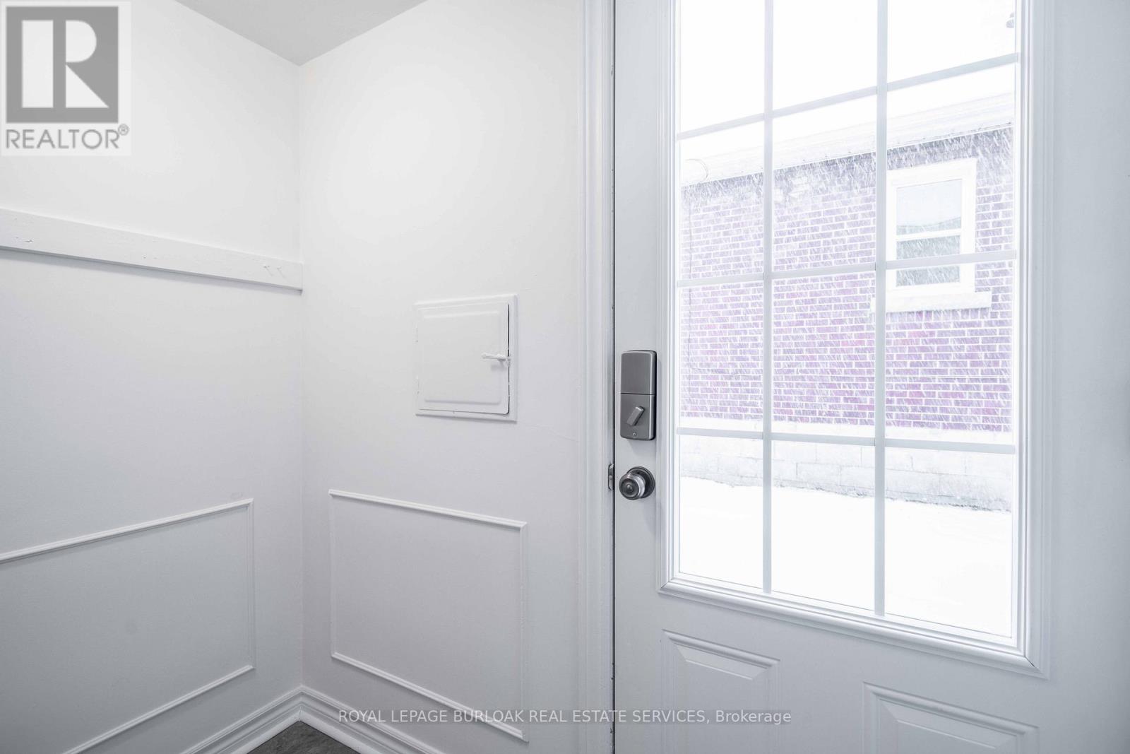 Lower - 356 East 17th Street, Hamilton, Ontario L7R 0G6 - Photo 4 - X12312495