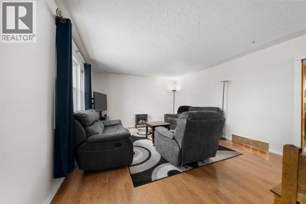 2219 41 Street Se, Calgary, Alberta  T2B 1C8 - Photo 4 - A2268623