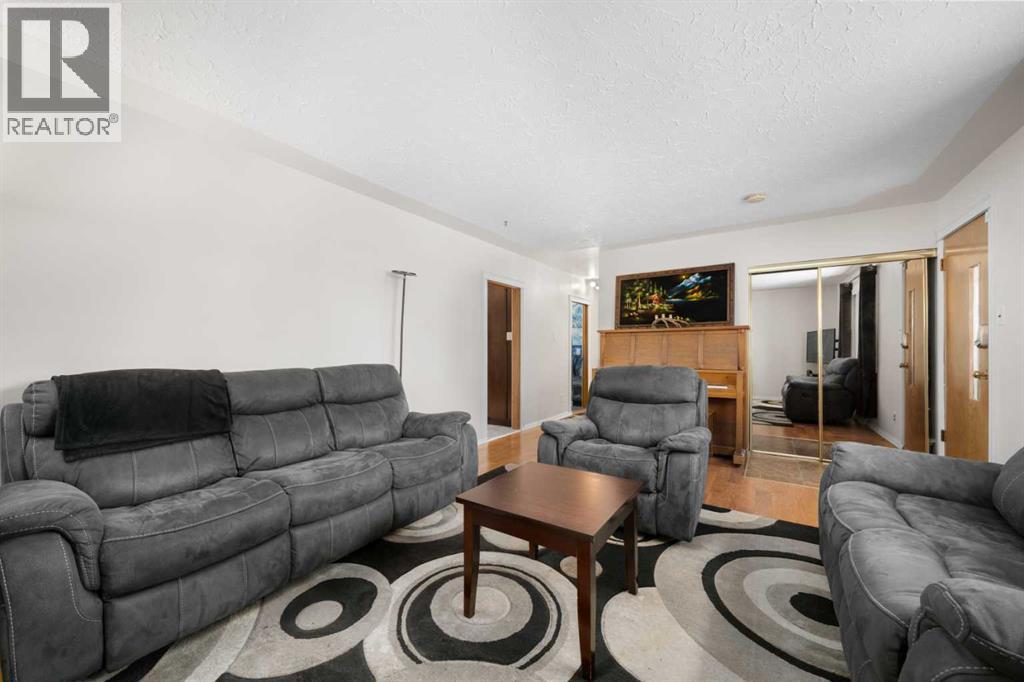 2219 41 Street Se, Calgary, Alberta  T2B 1C8 - Photo 2 - A2268623