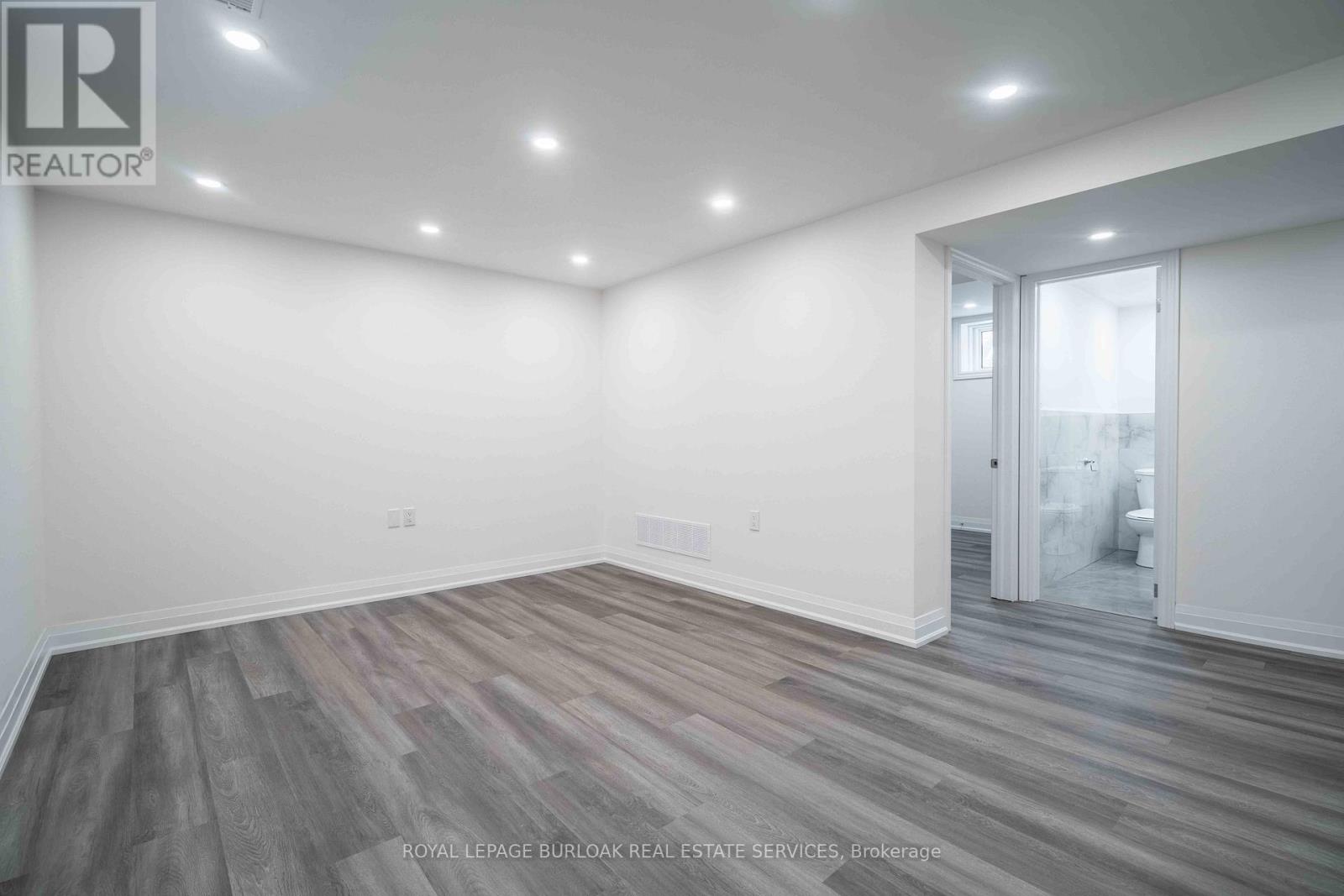 Lower - 356 East 17th Street, Hamilton, Ontario L7R 0G6 - Photo 8 - X12312495