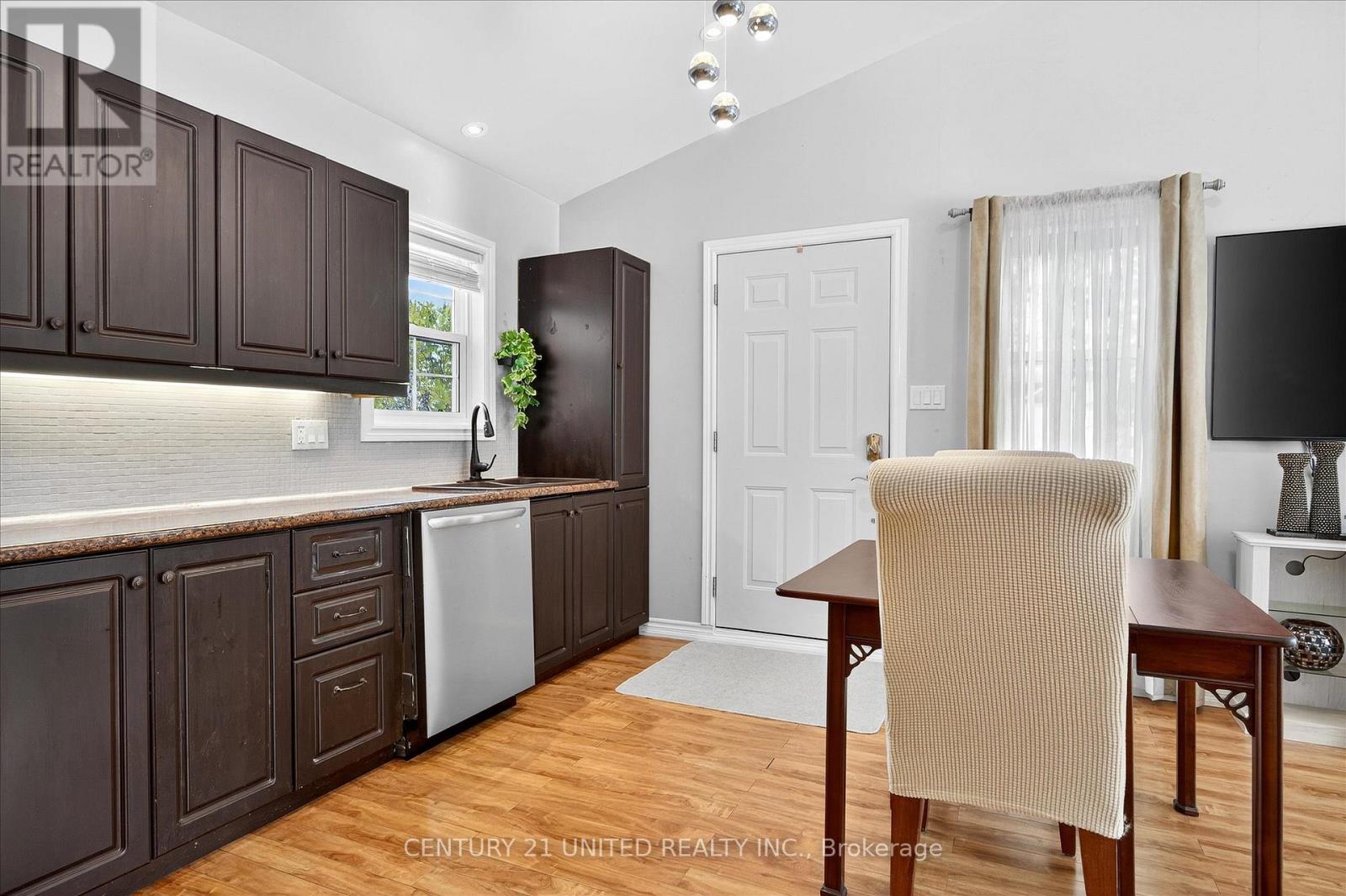 105 Ridgewood Road, Peterborough, Ontario  K9J 1P2 - Photo 32 - X12537074