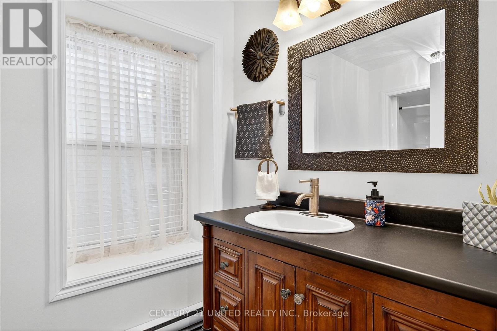 105 Ridgewood Road, Peterborough, Ontario  K9J 1P2 - Photo 37 - X12537074