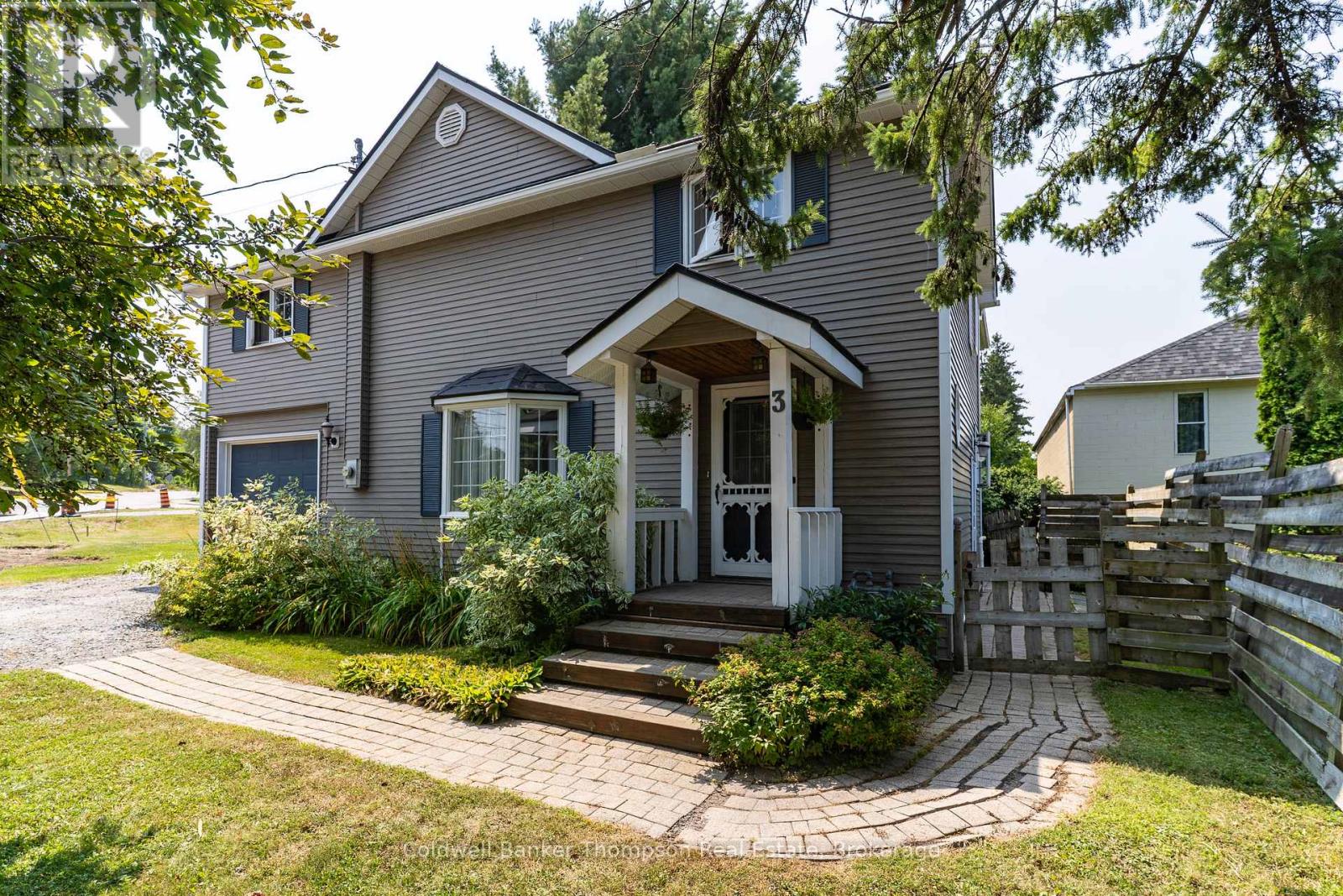 3 Cliff Avenue, Huntsville, Ontario P1H 1G4 - Photo 2 - X12537108