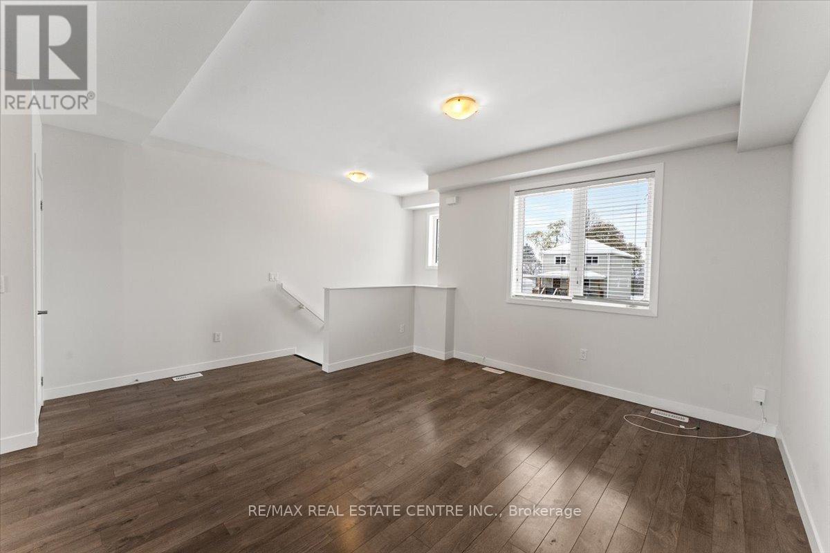 39 Denistoun Street, Welland, Ontario  L3C 0H6 - Photo 8 - X12536892