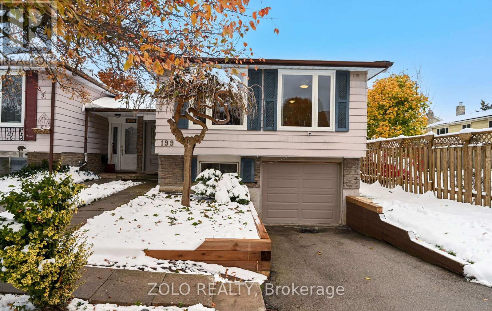 199 Wendover Drive, Hamilton, Ontario  L9C 5X6 - Photo 2 - X12536948