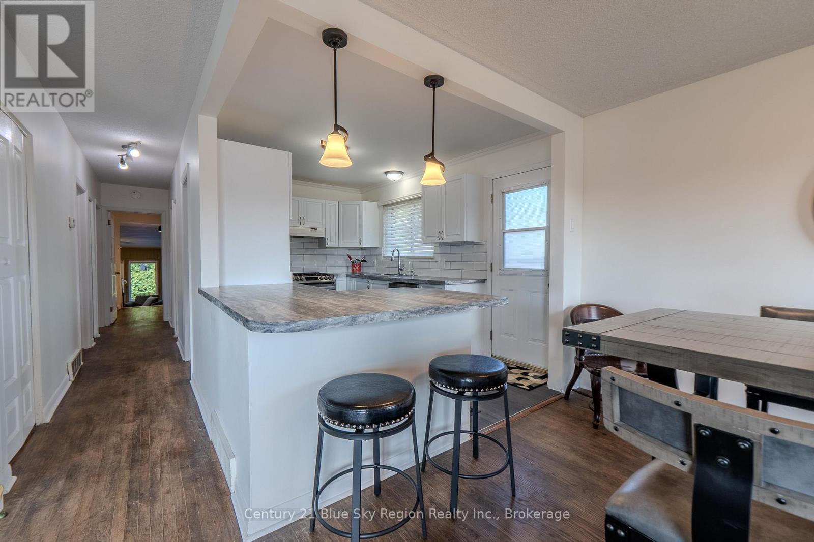 62 Strathcona Drive, North Bay, Ontario  P1A 2N1 - Photo 5 - X12537088