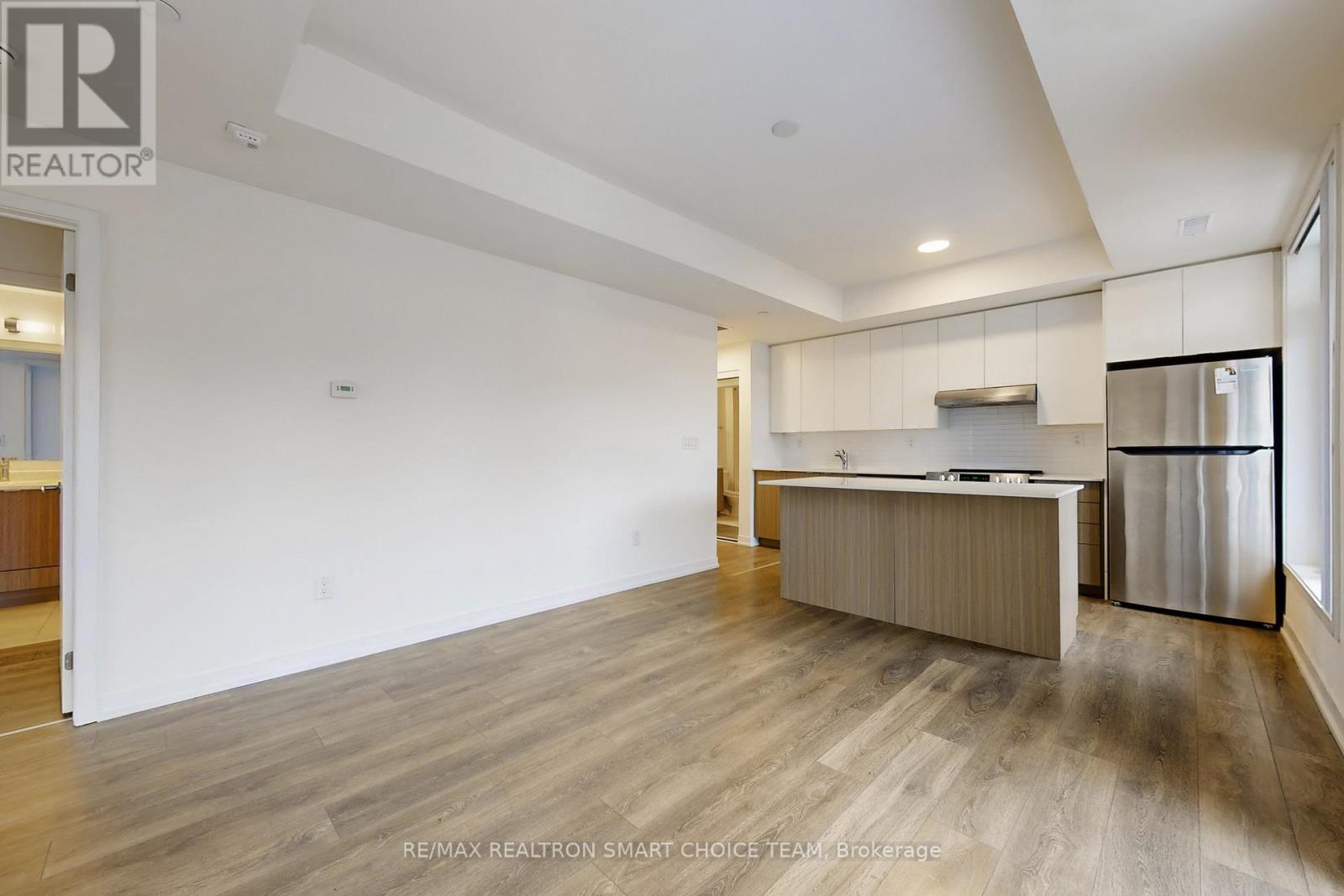 209 - 160 Canon Jackson Drive, Toronto, Ontario  M6M 0B6 - Photo 6 - W12524528