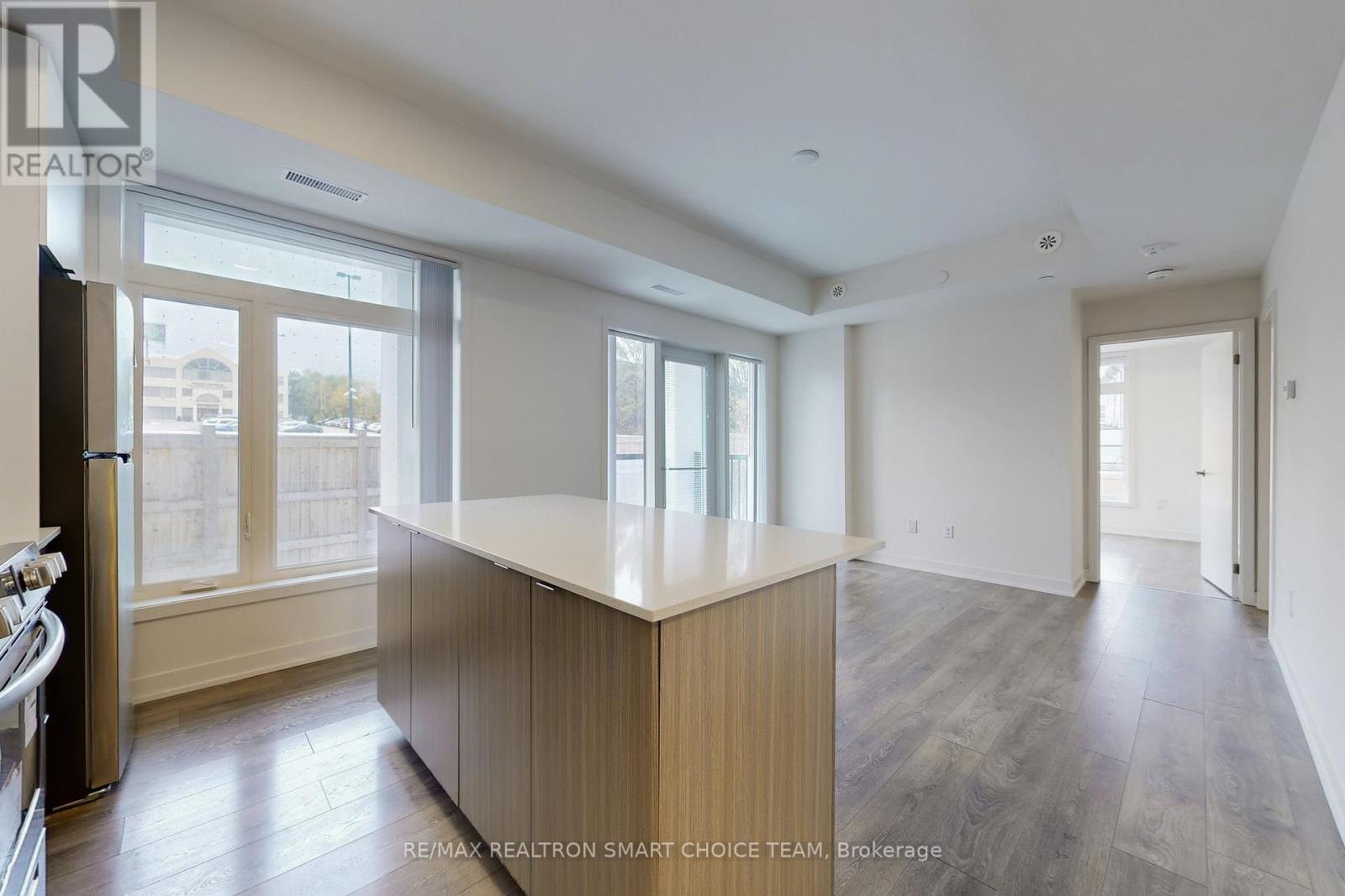 209 - 160 Canon Jackson Drive, Toronto, Ontario  M6M 0B6 - Photo 7 - W12524528