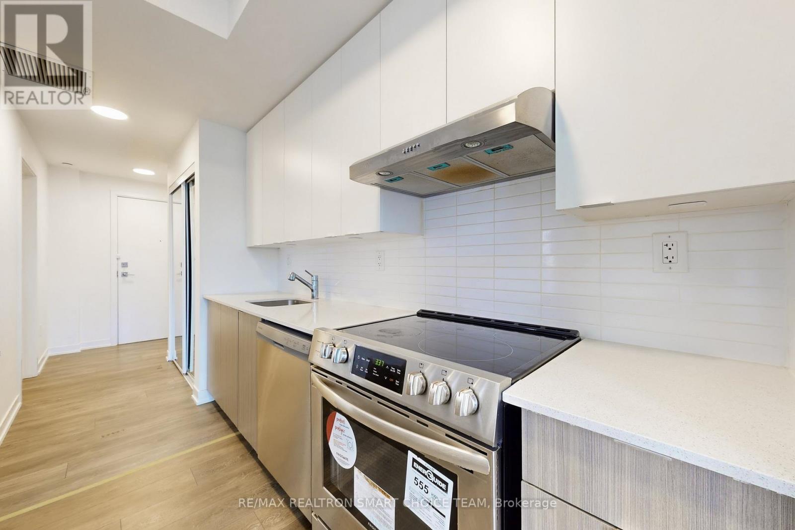 209 - 160 Canon Jackson Drive, Toronto, Ontario  M6M 0B6 - Photo 10 - W12524528