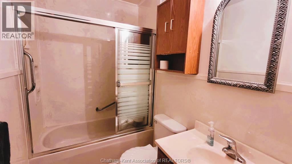 15 Lawrence Street, Wallaceburg, Ontario N8A 2B1 - Photo 8 - 25027731