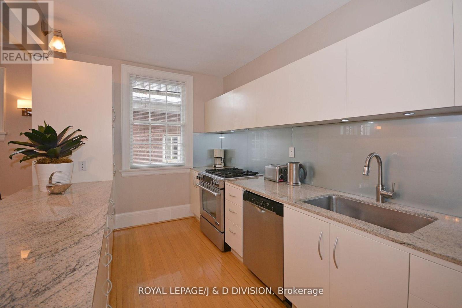 34 Edmund Avenue, Toronto, Ontario  M4V 1H3 - Photo 12 - C12537216