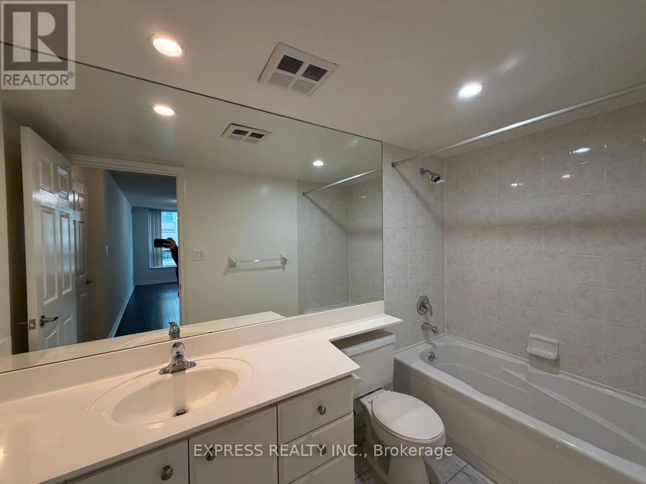 1002 - 168 Simcoe Street, Toronto, Ontario  M5H 4C9 - Photo 14 - C12537254