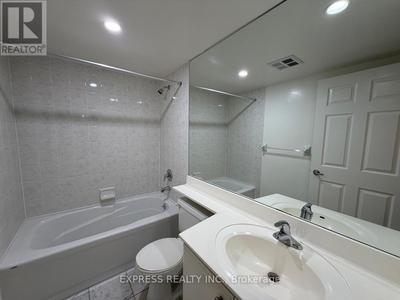 1002 - 168 Simcoe Street, Toronto, Ontario  M5H 4C9 - Photo 2 - C12537254