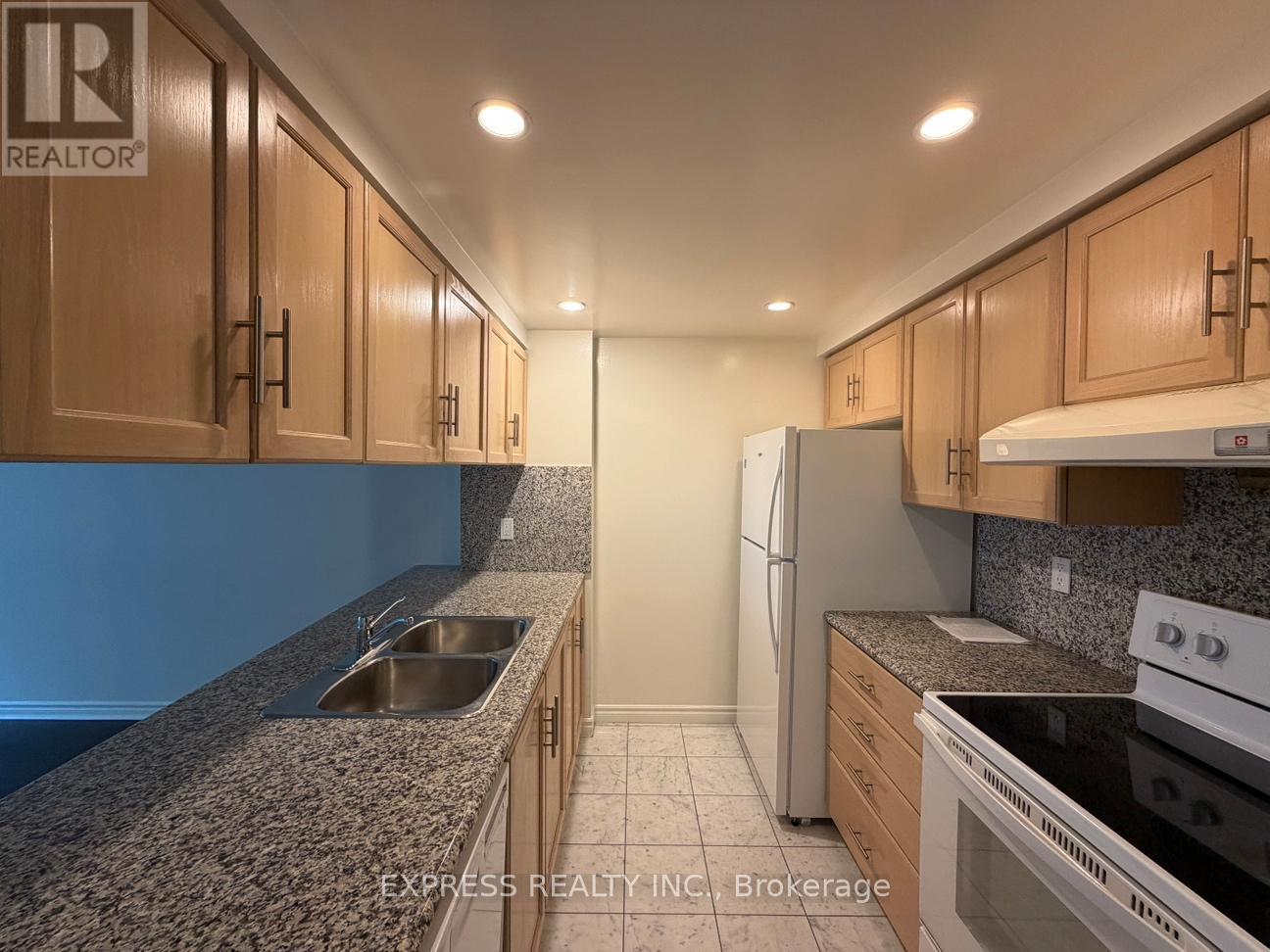 1002 - 168 Simcoe Street, Toronto, Ontario  M5H 4C9 - Photo 4 - C12537254