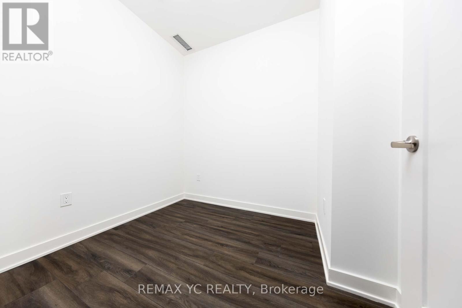 1939 - 135 Lower Sherbourne Street, Toronto, Ontario  M5A 1Y4 - Photo 3 - C12536354