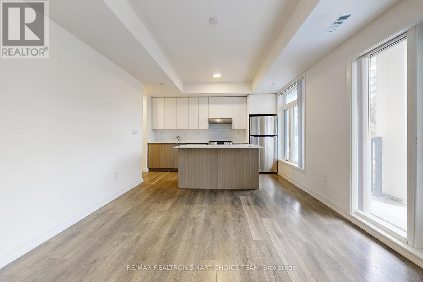 209 - 160 Canon Jackson Drive, Toronto, Ontario  M6M 0B6 - Photo 4 - W12524528