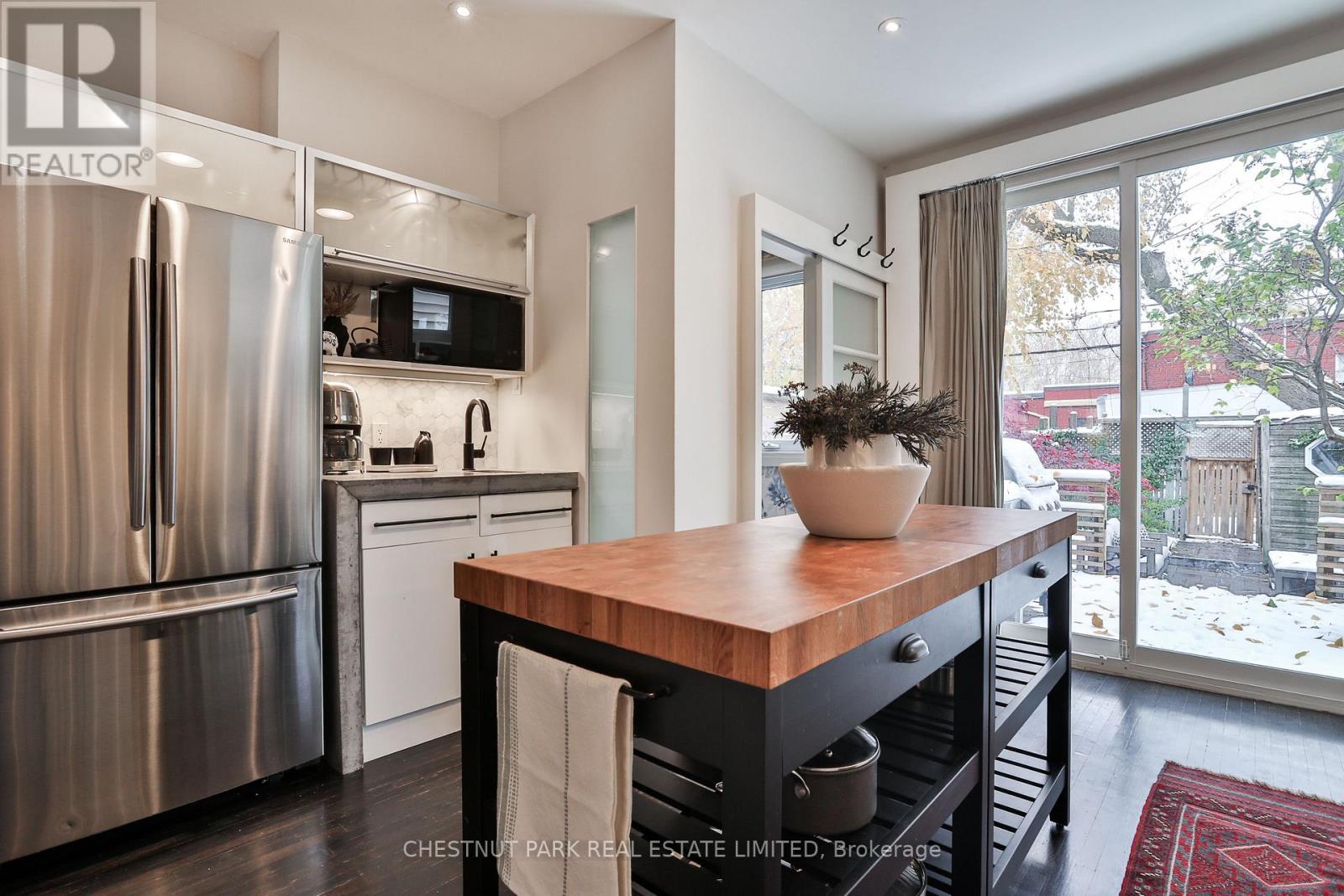 122 Ivy Avenue, Toronto, Ontario M4L 2H7 - Photo 15 - E12537120