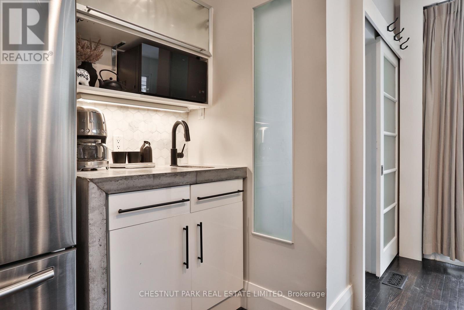 122 Ivy Avenue, Toronto, Ontario M4L 2H7 - Photo 16 - E12537120