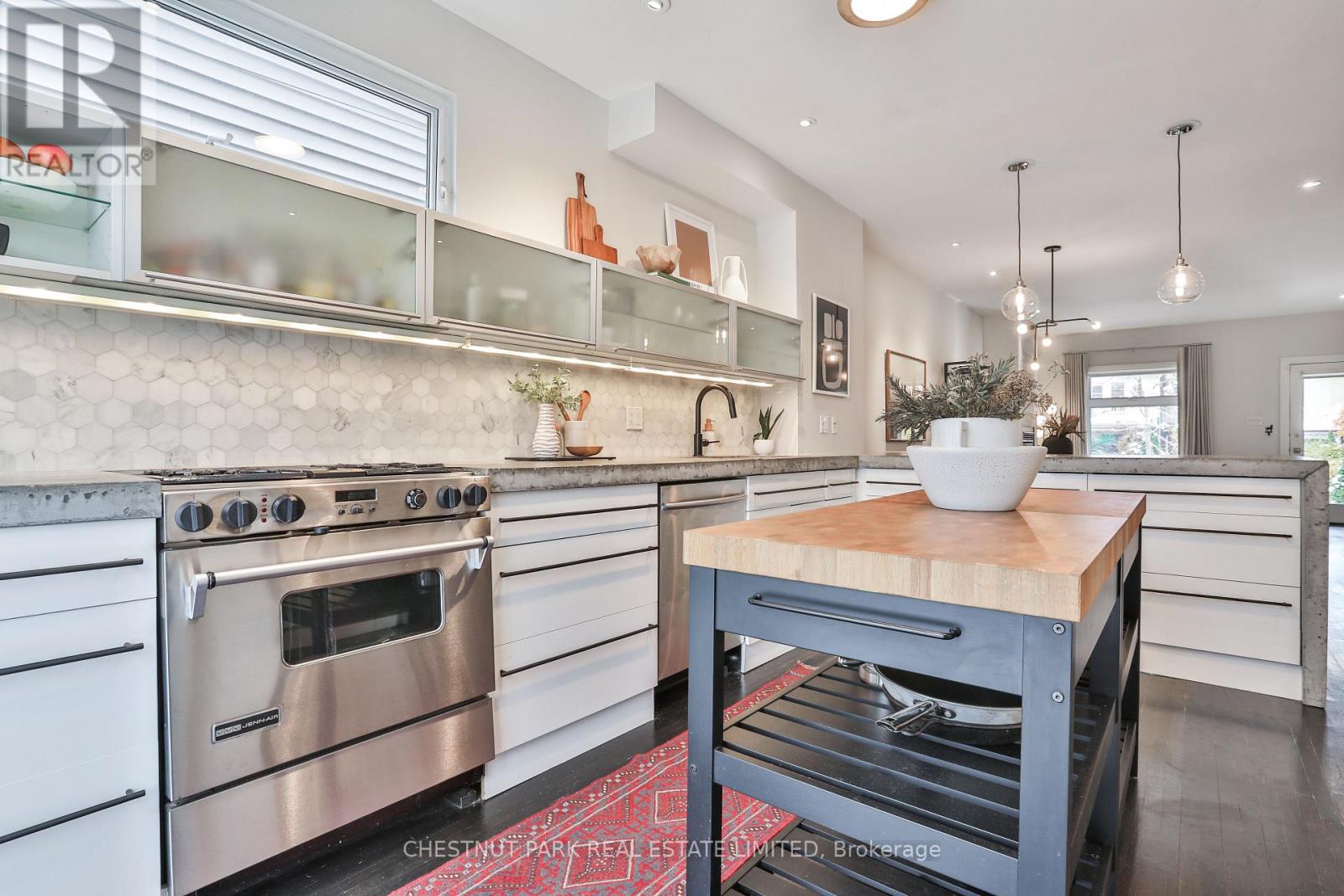 122 Ivy Avenue, Toronto, Ontario M4L 2H7 - Photo 17 - E12537120