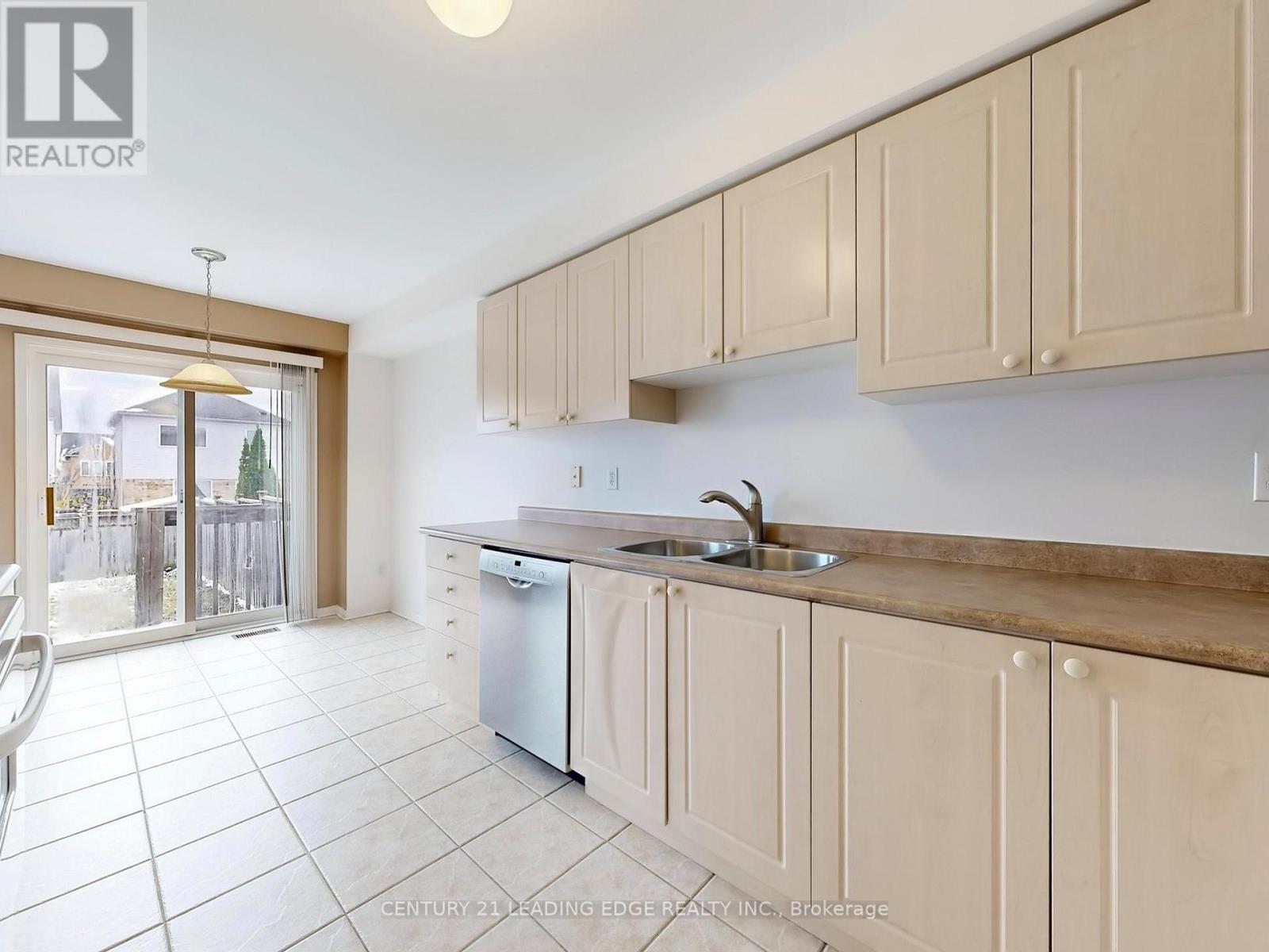 41 Telegraph Drive, Whitby, Ontario  L1P 1S3 - Photo 11 - E12537140