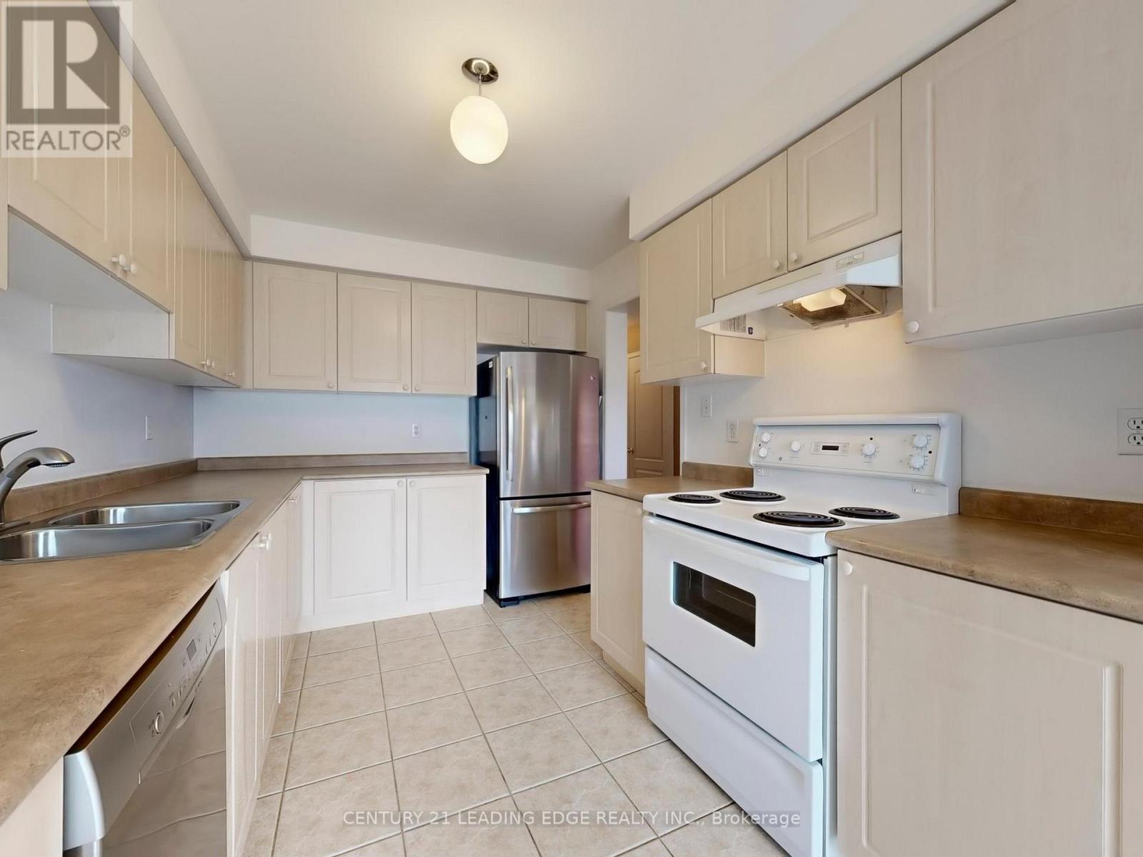 41 Telegraph Drive, Whitby, Ontario  L1P 1S3 - Photo 8 - E12537140