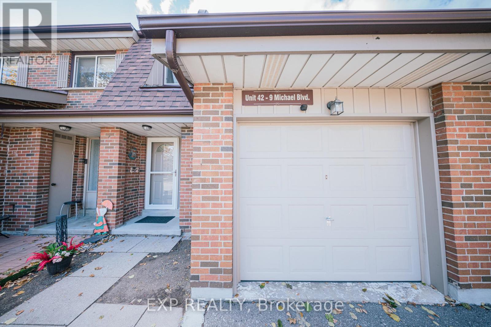 42 - 9 MICHAEL BOULEVARD, Whitby, Ontario