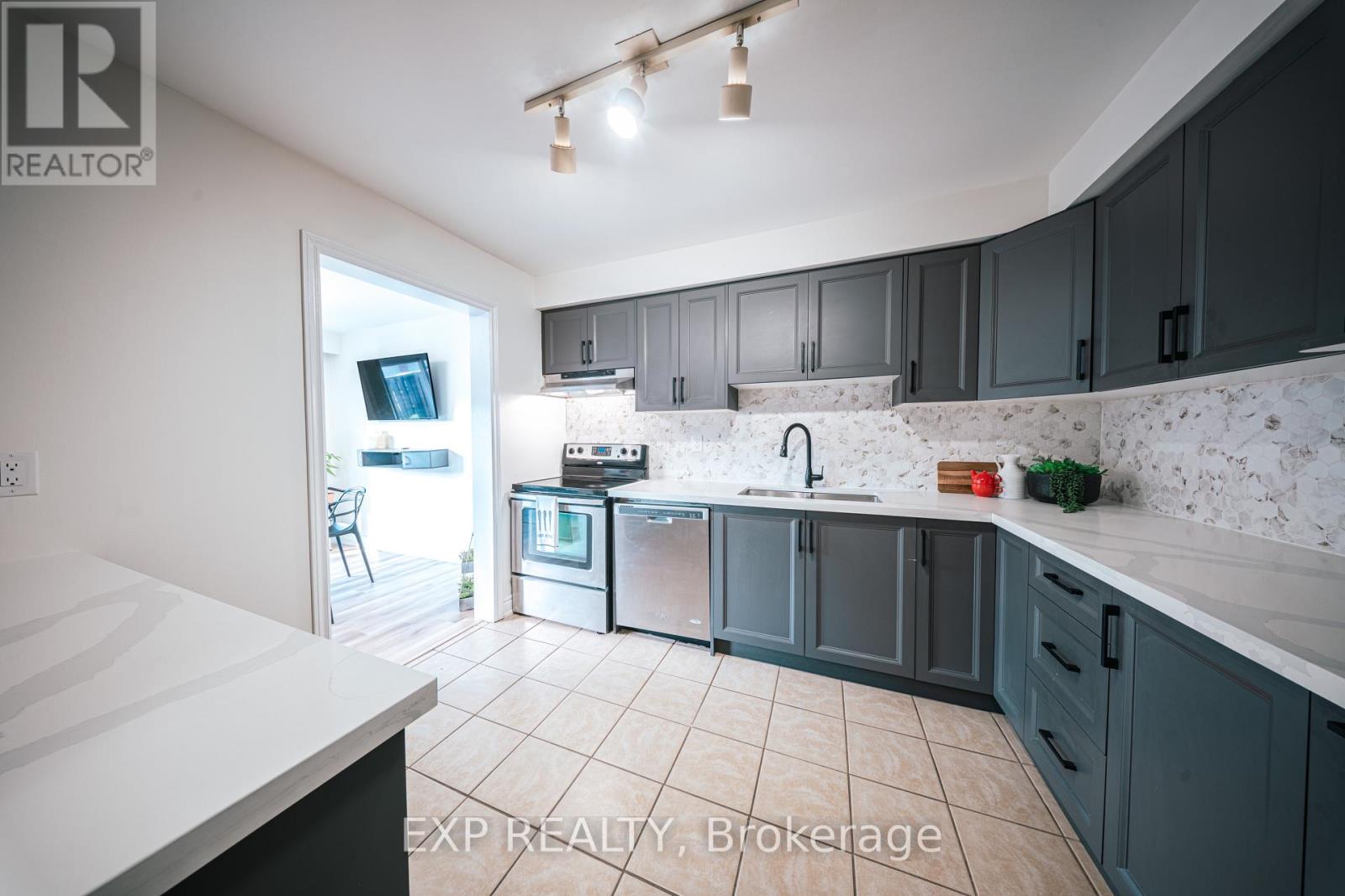 42 - 9 Michael Boulevard, Whitby, Ontario L1N 5P4 - Photo 3 - E12537264