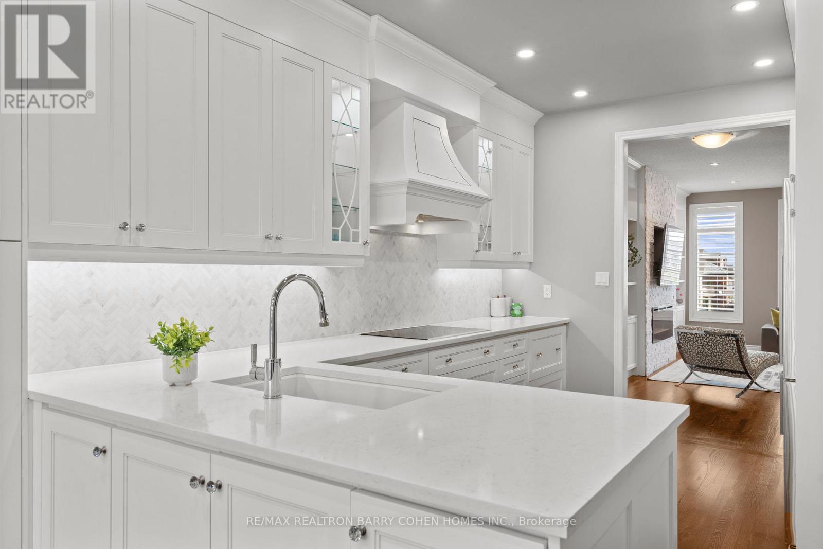 28 Mistywood Crescent, Vaughan, Ontario  L4J 9E6 - Photo 10 - N12537058