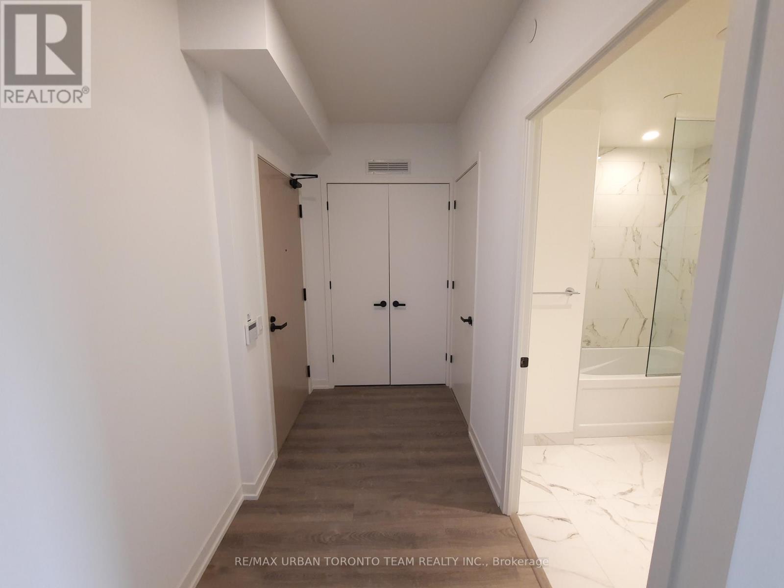 912 - 8 Interchange Way, Vaughan, Ontario  L4K 5Z7 - Photo 12 - N12537186