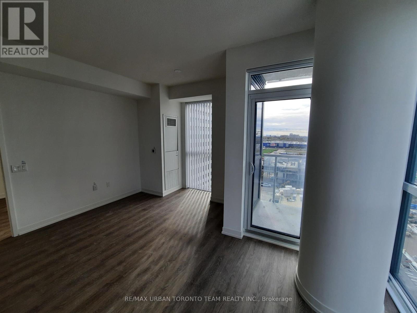 912 - 8 Interchange Way, Vaughan, Ontario  L4K 5Z7 - Photo 4 - N12537186